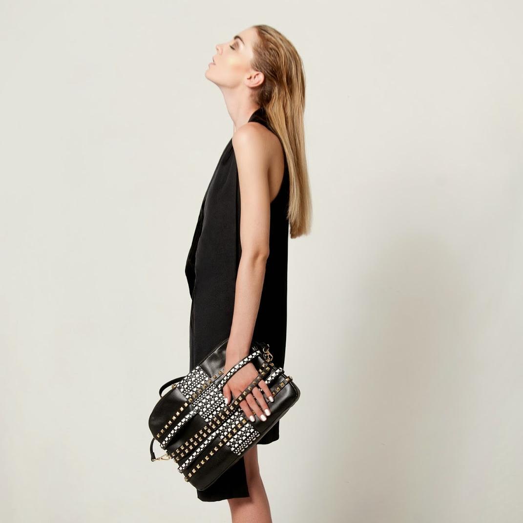 karime_krm's profile picture. Yo había decidido no creer en el amor, pero ya era demasiado tarde, ya su sonrisa había hecho efecto en mí.
Modelo y estudiante de la UNAM.