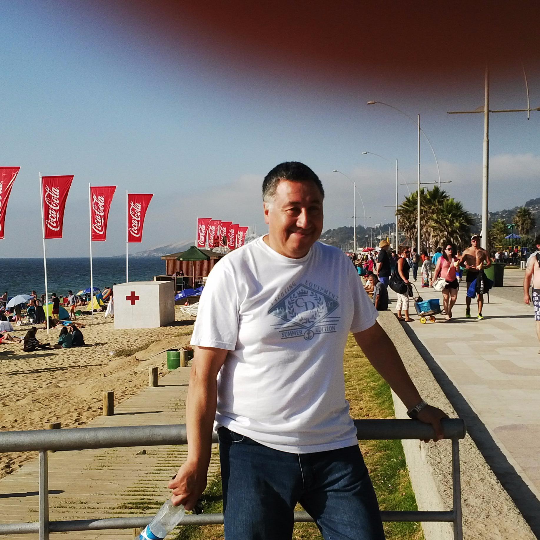 Soy de origen  mapuche, la vida me trajo a Fiske Menuco.
Hincha de RACING  por eso sufro en la vida.