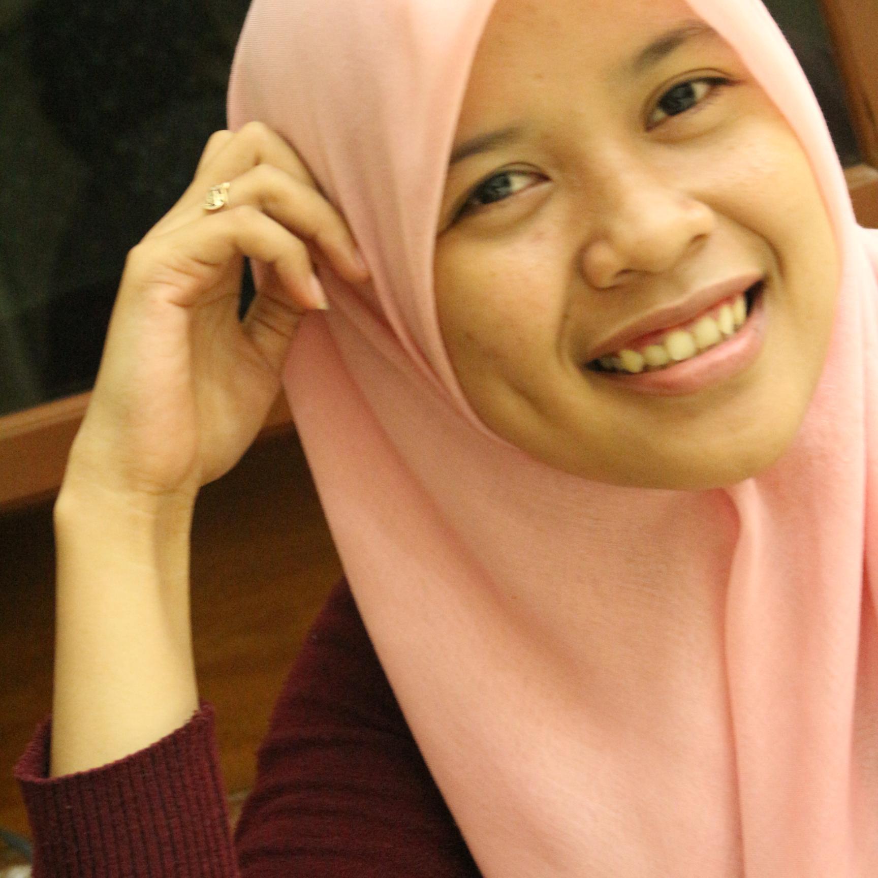 pelaku seni - bukan sekedar pembuat tawa yang anggun tapi juga sosok pejuang kebahagiaan, reza adalah jawaban atas ujung lorong sebelah kanan hati