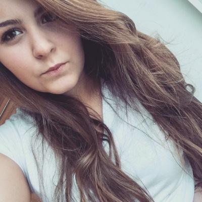 Jesscharron18's profile picture. Life's all rainbows