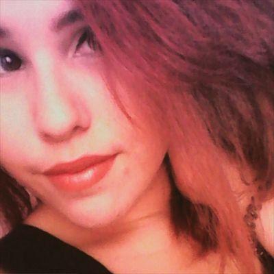 me dijiste que odiabas tu cuerpo. pero amas mis besos ¿ y si cobro cada parte de tu cuerpo con mis besos ? ¿te amarias?