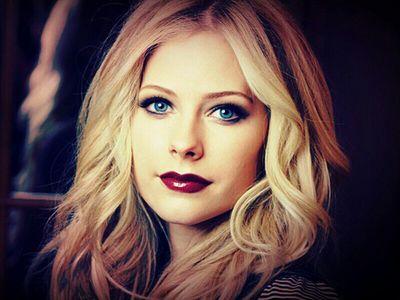 Little Black Star ★ passion for Avril Lavigne's music, life and kindness! please follow me! #BlackStarsAreHereForAvril