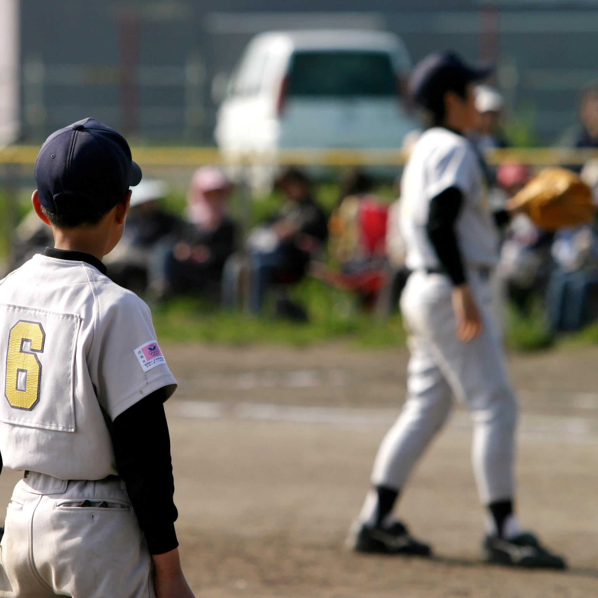 野球でプロ野球選手を目指すなら身体づくりが基本です。足腰の鍛え方で将来が決まるといっても過言ではありません。そんな基本中の基本の事はコーチも監督も教えてくれません。とにかく監督やコーチは試合に勝つ事にフォーカスしています。ではあなたの将来の夢の為の身体を考えてくれる方は身近にいますか？身体のケアは中山中央接骨院にお任せ