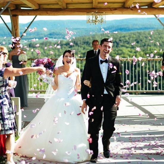 Specializing in Weddings and Celebrations. Located in Wakefield Quebec, Le Belvedere hosts groups from 75-200 persons in a spectacular cliff-side venue.