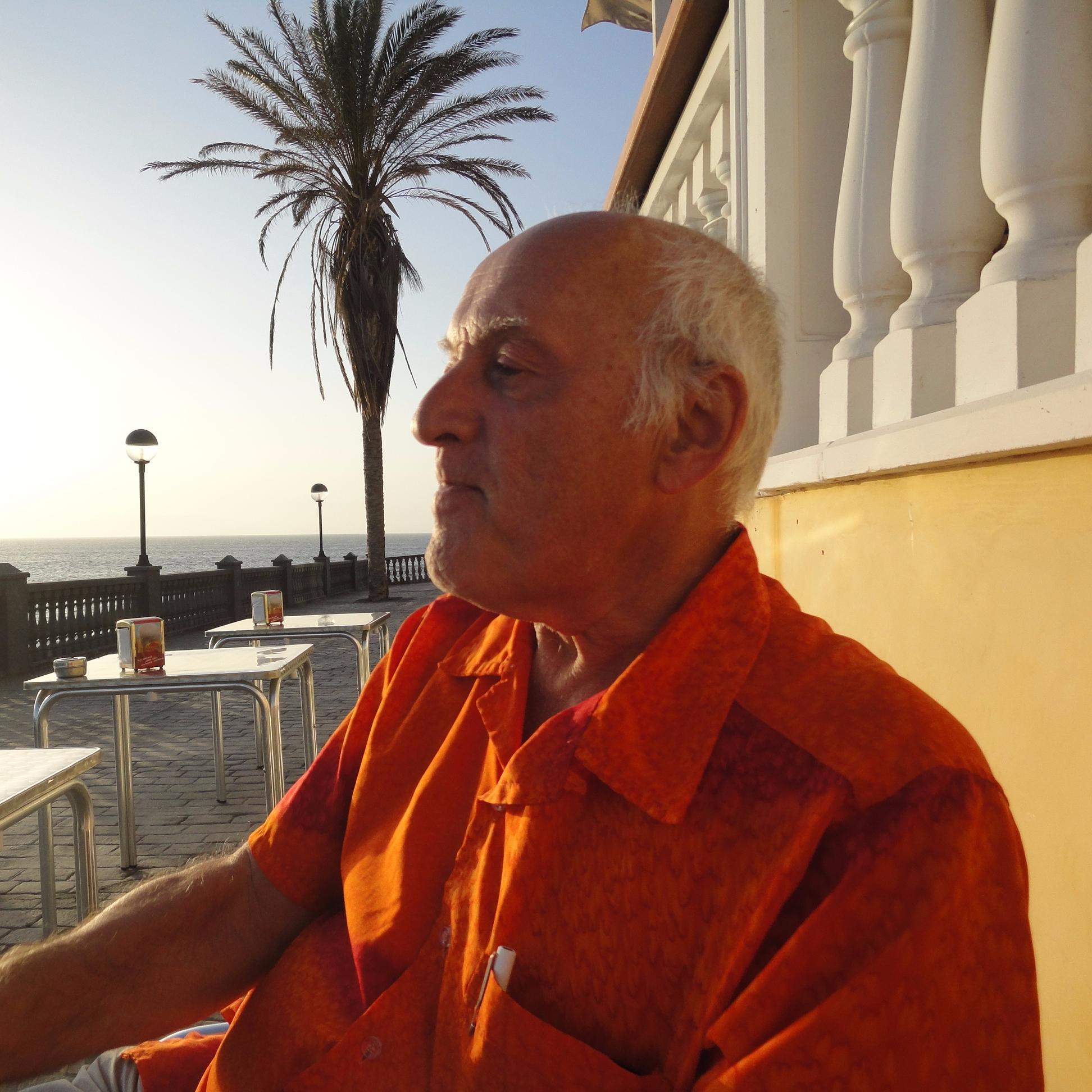 Guidoblondelle's profile picture. Psychotherapist, living in Canarias.