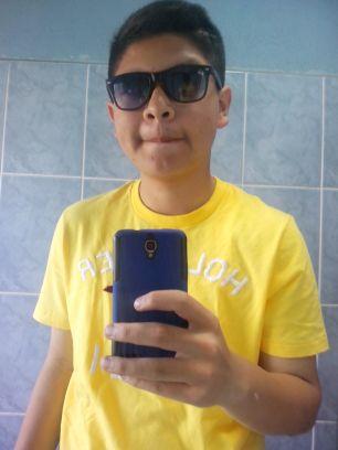 Musica mi vida!!! \(^u^)/ ¿Estudiar? ¿Que es eso? ¿Se come? LoL! La Lechuga con mas suaj 7u7 #YOLO :3 #HalaMadrid - Chivo de la cuna al cajon :$