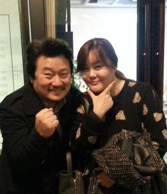 4yOO7AKFlopTdyI's profile picture. 그대 없는 이 세상이 왜 이토록 외로운지 어느 맑은 눈물 있어 그대 고운 넋을 위로해줄까~/금남로의 너의 넋이 쓰러졌어도 꽃아 꽃아 아들 꽃아 다시 피어나라/어떤 사람은 이렇게 말하고 어떤 사람은 저렇게 말하고 내 가슴속에살아있는 넋.잊을수없네 지울수없네