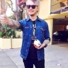 hey love dont follow this account and follow @XxIanneXx instead cause she gave you this free follow