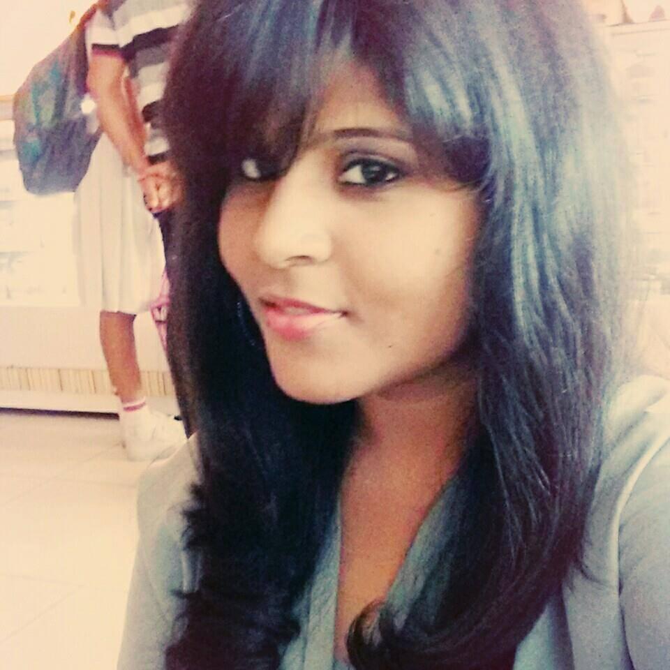 leo girl, loud n cheerful, shopoholic, foodie, pet lover,hopeless romantic, daddy's li'l princess..