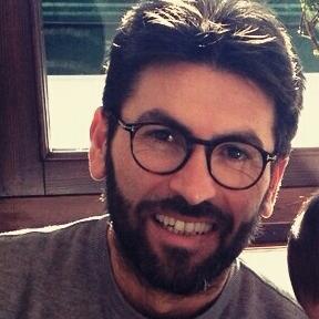 Marito e papà. Ascolto rock, blues e derivati. Mi piace andare a 'vento'...e amo le macchine veloci. Giornalista e videoreporter ...appassionato!
