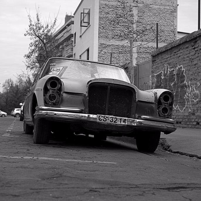 Proyecto de libro con fotografías de los autos abandonados por la ciudad de Santiago y quién sabe, de Chile entero. Se agradecen datos de autos :)