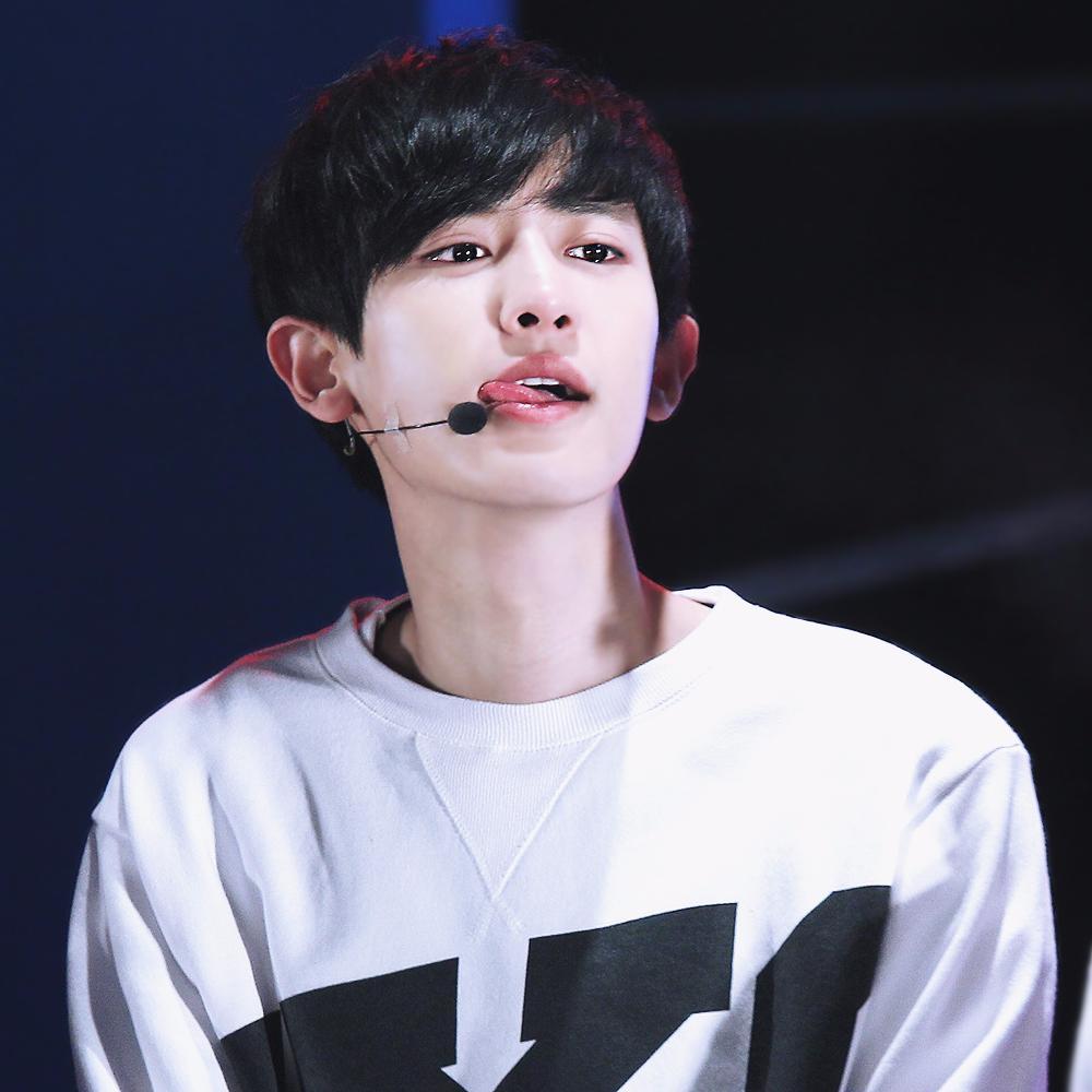 ใจดีฟอลกลับแอคหลักนะจุ้ปๆ @MMedusa_61oyA