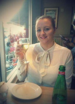 roxy_turner's profile picture. 