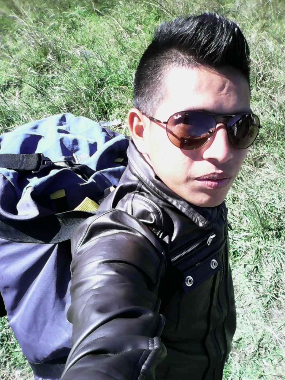 kenchi_barrios's profile picture. soy un poko loco cuando kiero ese kriño es sincero!! Musico, toco el bajo bueno aprendiendo!! Pero ai voy!! Y t puedo sakr una sonriza cuando la necesites :)