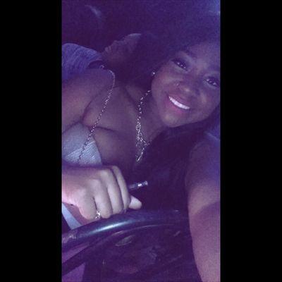 DavionneStreet's profile picture. 