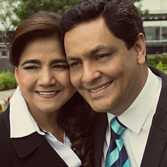 Pastor de la iglesia Centro Evangelistico de las Asambleas de Dios de Guayaquil, casado con Elsa Pincay. Sus hijos Israel y Raquel...