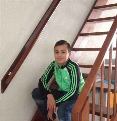 Whats up you guys! My name is naoufal and I'm 11 years old. I'm living in the USA! If i gonna follow you pleas follow back!
