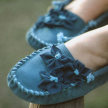 Darlingtonia Moccasin Company specializes in the manufacture of distinctive handmade moccasins. Offering a variety of unique moccasin design choices and colors.