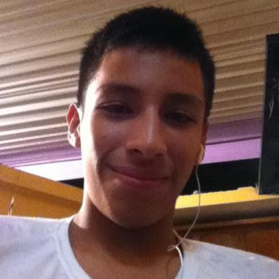 me gusta el futbol y enamorarme tambien mi facebook es karlo sebastian castillo huacchillo /whatsapp es 969730374 / mi Instagram es Karlo Sebastian Castillo