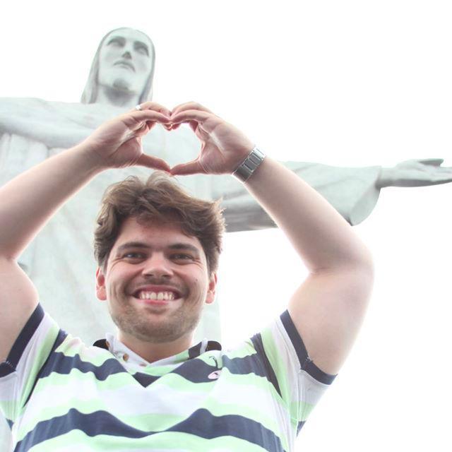 Discípulo de Jesus, o Cristo, e marido da Juliéti. Doutor em Matemática Aplicada e professor da Universidade Federal de Santa Catarina em Blumenau/SC.