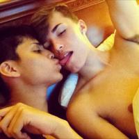 fofo (@658b1181451e447) Twitter profile photo