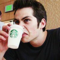 × we live and breathe words. ×✨ | gutierritos | dylan o'brien primero y después también.