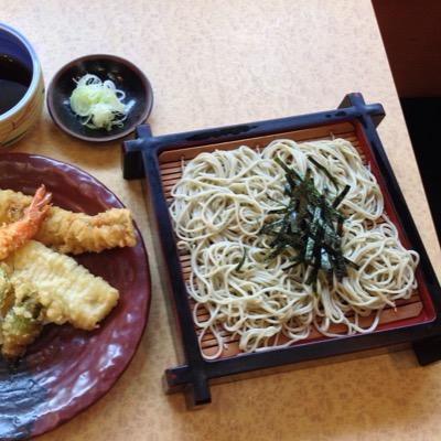 そば屋のおやじです。お酒と始めたばかりのアコスティックギターに夢中。生まれも、育ちも、仕事も西荻窪!