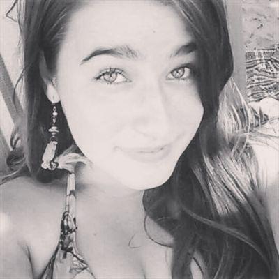 fcdd0f2afeb74d6's profile picture. meus pés fora do chao minha mente em outra dimensão