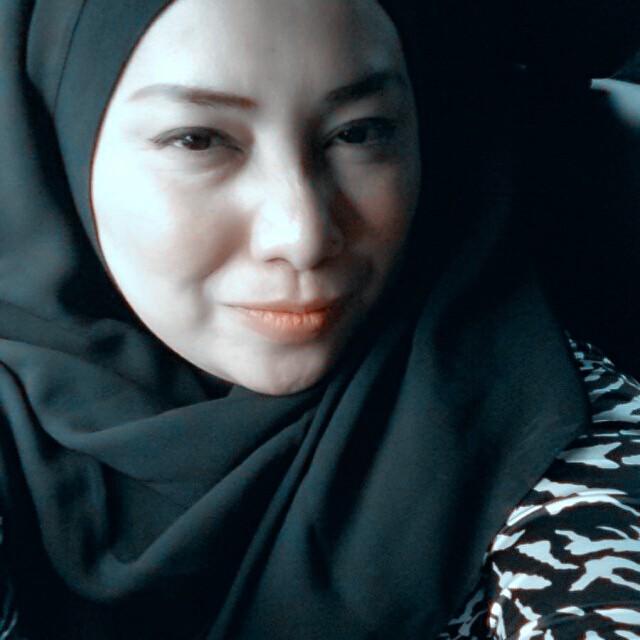 dewiaji16's profile picture. 