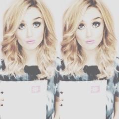 FOLLOW @tommoftnelson BECAUSE SHE GAVE YOU A FREE FOLLOW AND SHE MIGHT DM YOU TO 2/5 OF 1D ARIANA AND LITTLE MIX