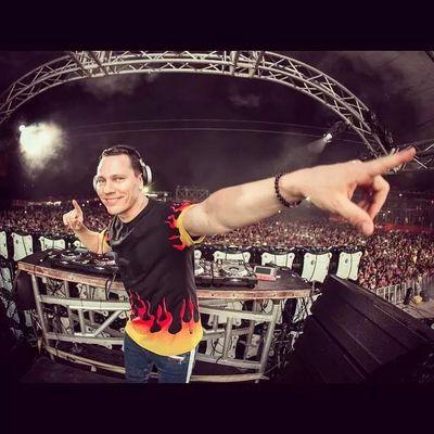 EMF 2015  2 Abril Mainstage. Official page of @tiesto fans Guatemala. @musicalfreedom #TiestoFamily CLUB LIFE IS MY LIFE