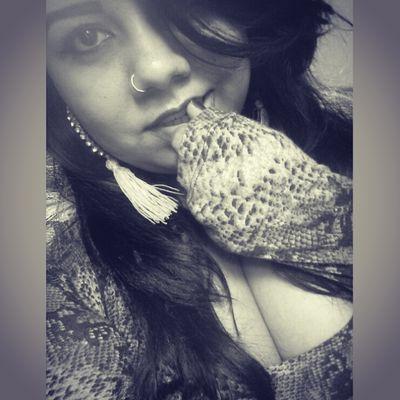 _silvana_3's profile picture. 24. Solteira. Estudante. Capricorniana. Imperfeita e Impulsiva . Chocolatra . Movida a musica 3  Decifra-me, mas nao conclua ! Eu posso te surpreender .