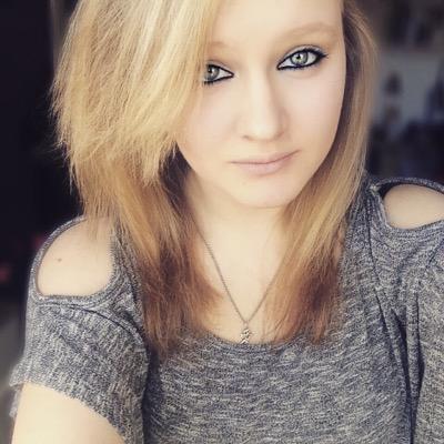 • Nadine • 18 Jahre • Hagen,Germany• ||instagram: nadine_koenig || snapchat: thehousemieze || schaut vorbei und lasst ein abo da :*
