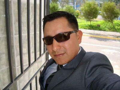 Soy Esmeraldeño lleno de defectos adquiridos, mis únicas virtudes son las que heredé de mis padres. Agradecido con la vida y siempre listo para la farra.