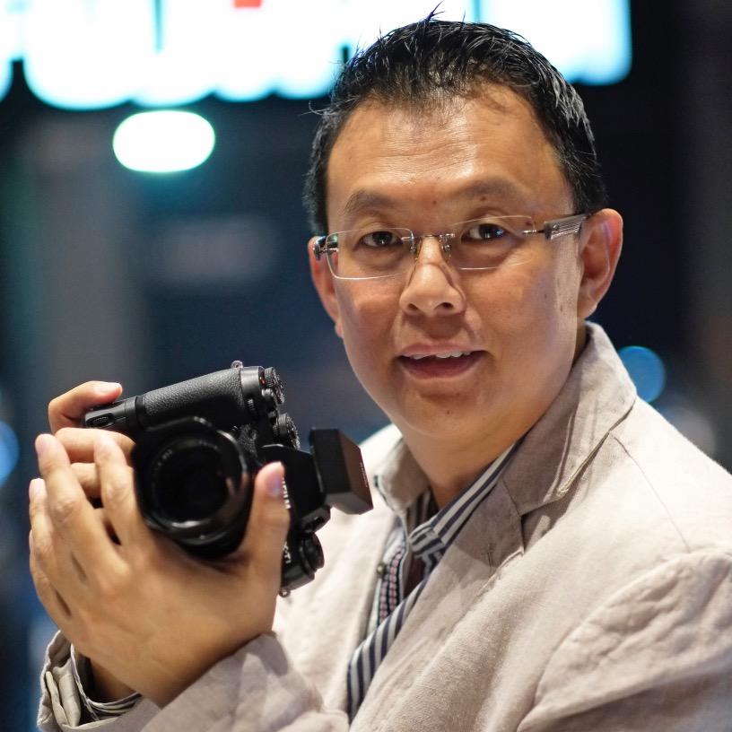 Fujifilm X-Photographer, Pictorial Storyteller & Artist, Portraitist and Speaker on Everyday Creativity.
~Looking at the ordinary, seeing the extraordinary~