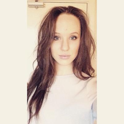 MollyBrowne10's profile picture. Instagram; @mollybrowne25