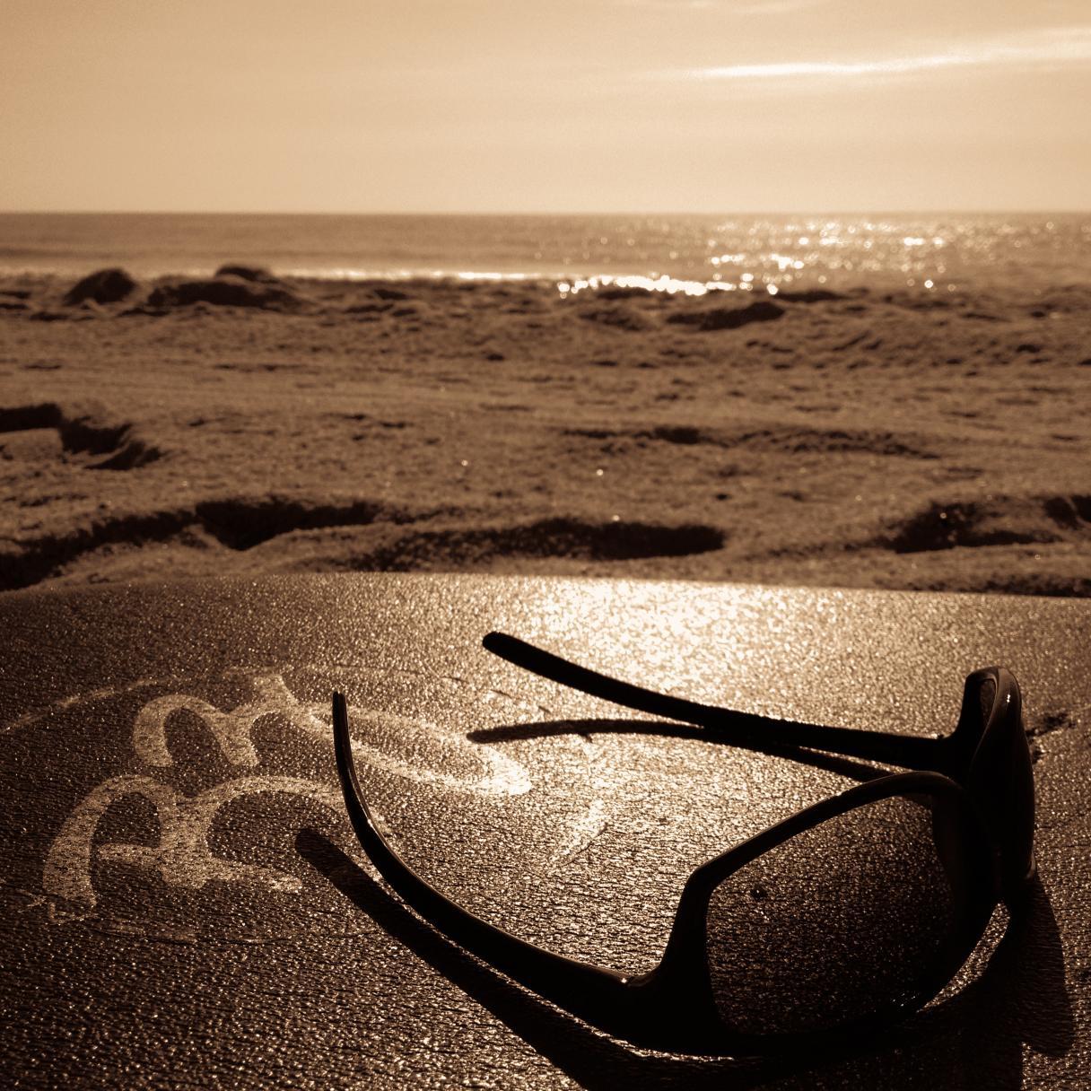Oscillating wildly: research, anti-progressive Dem politics, music, food, TV, ads, & the beach. My core competency is competency. Retweets are endorsements.