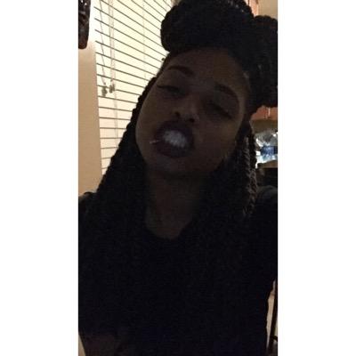 collegiate style model • snapchat: parisvey • im the pop off bitch. •
