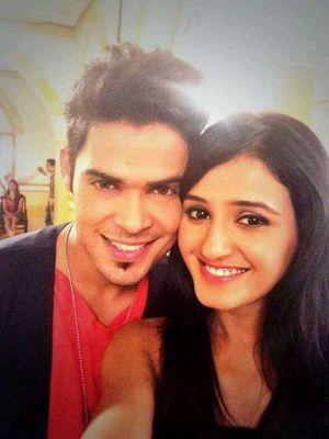 Wanted: ArSha together performance!!  :'(