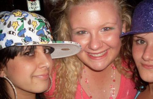 i'm the blonde one lol!! ;D