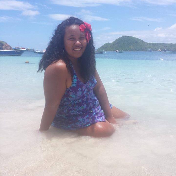 ChloeFiches94's profile picture. Instagram: chloe_latahitienne/Facebook: Chloe Fiches