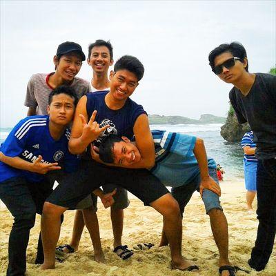 DayaDwidana's profile picture. love isnt about becoming somebody elses perfect person
its about finding someone who help you become the best person YOU can BE...