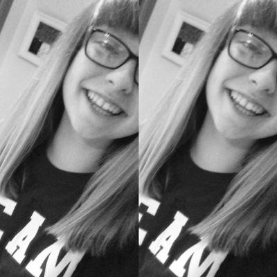 lauraroseirwin's profile picture. sometimes we need fantasy to survive reality ⭐️