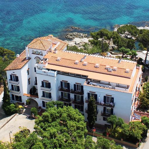 SANTROCHOTEL's profile picture. Hotel familiar i tranquil situat a l’autèntic cor de la Costa Brava, a Calella de Palafrugell. Vine i deixa’t emportar per les emocions!