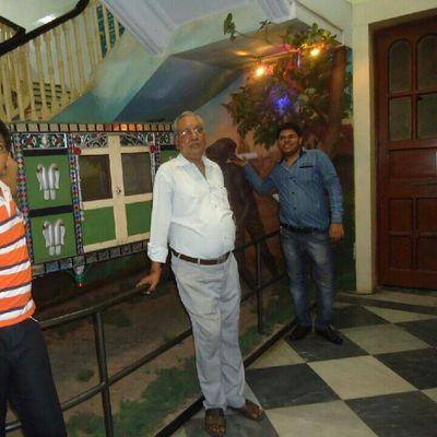 hngupta001's profile picture. Family is all that matters!!!