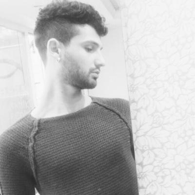 Çorbayı karıştırırken; küçük bir girdap oluşturup, hemen ardından kaşığı ters yöne çevirip haz alan biriyim :)