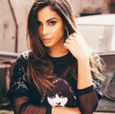 Oi Anitters,Oi Lunáticos,Hola Dulcetes! Esse tt é para a cantora Anitta, para a atriz e cantora Lua Blanco y para la cantante y actriz Dulce! Espero que gostem!