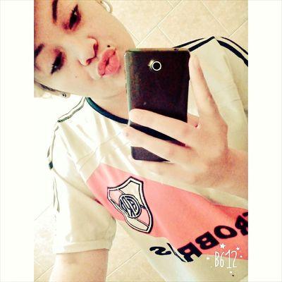 HUESOS BLANCO, CORAZON ROJO Y PIEL DE GALLINA♡:3