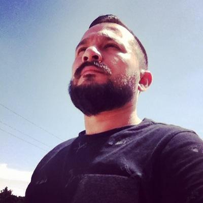 Old School Style, Barba larga, Méxicano de cora, Amante de los autos y las motos, Tattoo Art, Mi Family antes que nadie.