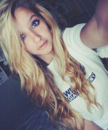 Hey ~ I'm called Isabella Smith
~ Add me on instagram - izzy.smithy13 ~
New to twitter so add me please ~
I take pics of random stuff